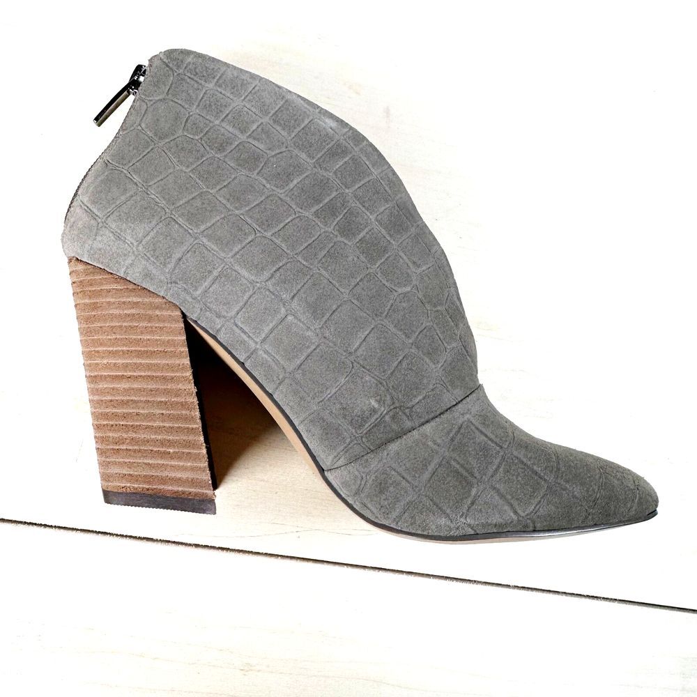 NWOT - Vince Camuto Steevera Bootie Women's 8 Leather Croc Grayish Taupe